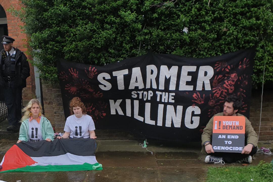 Pro-Palestinian Activists Given Suspended Sentences for Protest Outside Starmer’s Home