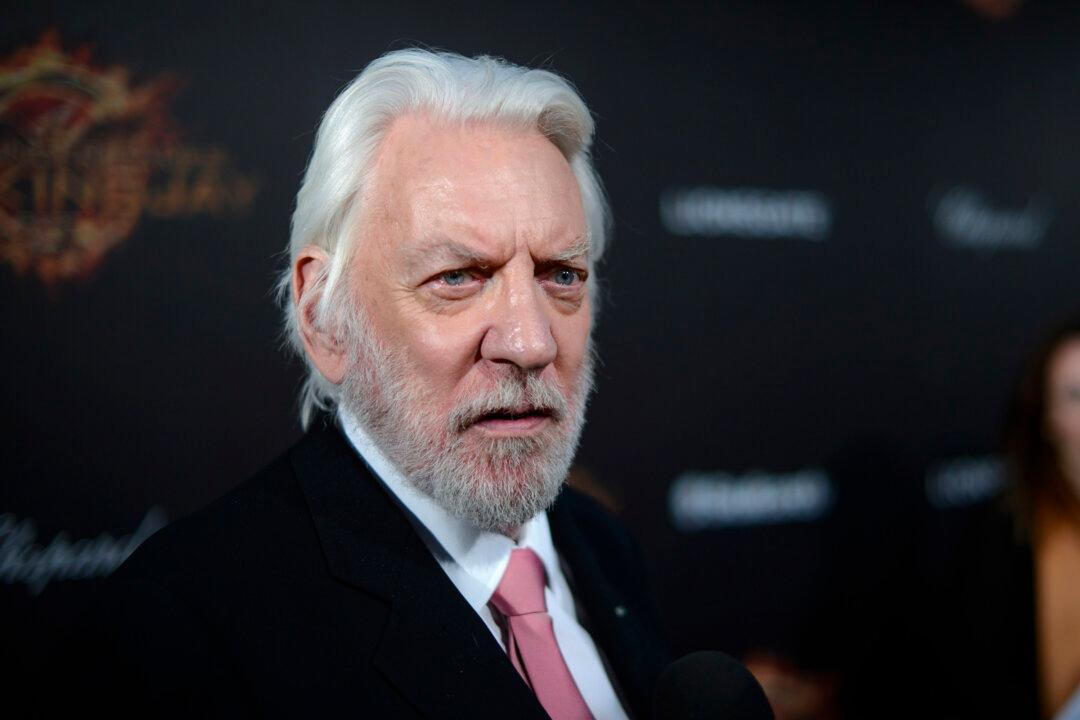 ‘M*A*S*H’ Actor Donald Sutherland Dies at 88