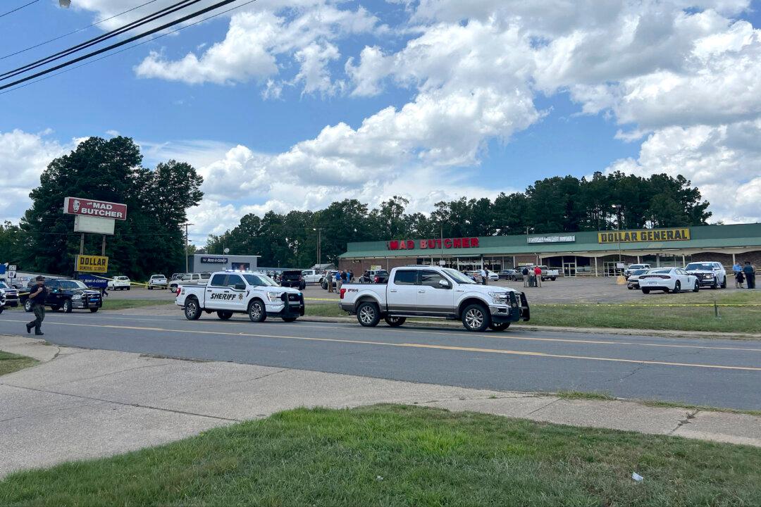 3 Dead, 10 Injured in Shooting at Grocery Store in Arkansas: Police