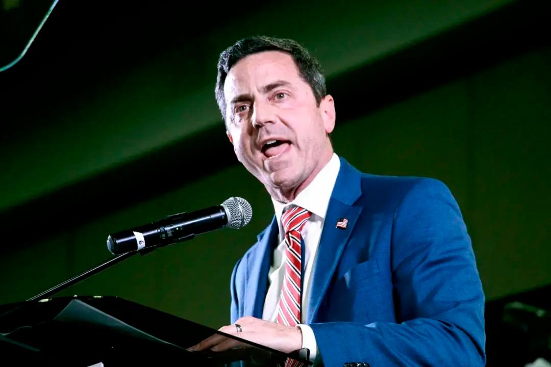 Moderate Emerges as Favorite in Utah GOP Senate Primary to Replace Romney