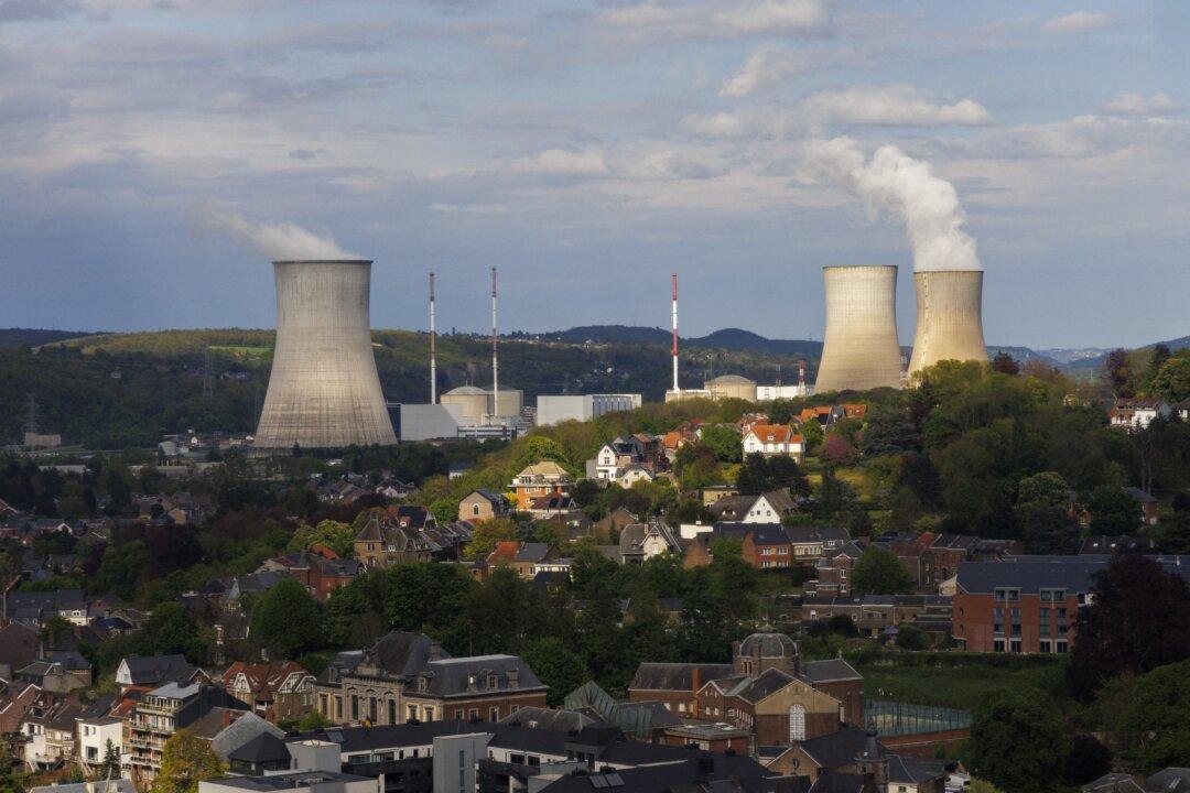 Minister Warns 12,000 Farms at Risk Under Opposition’s Nuclear Energy Plan
