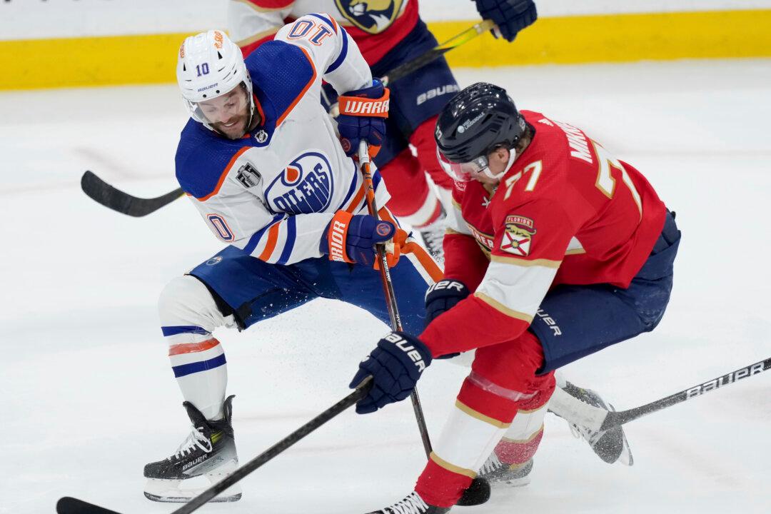 Sports Brief: Pro Hockey Is Back; Jets Fly to London to Battle Vikings; Air Force Hosts Navy for Huge Rivalry Game