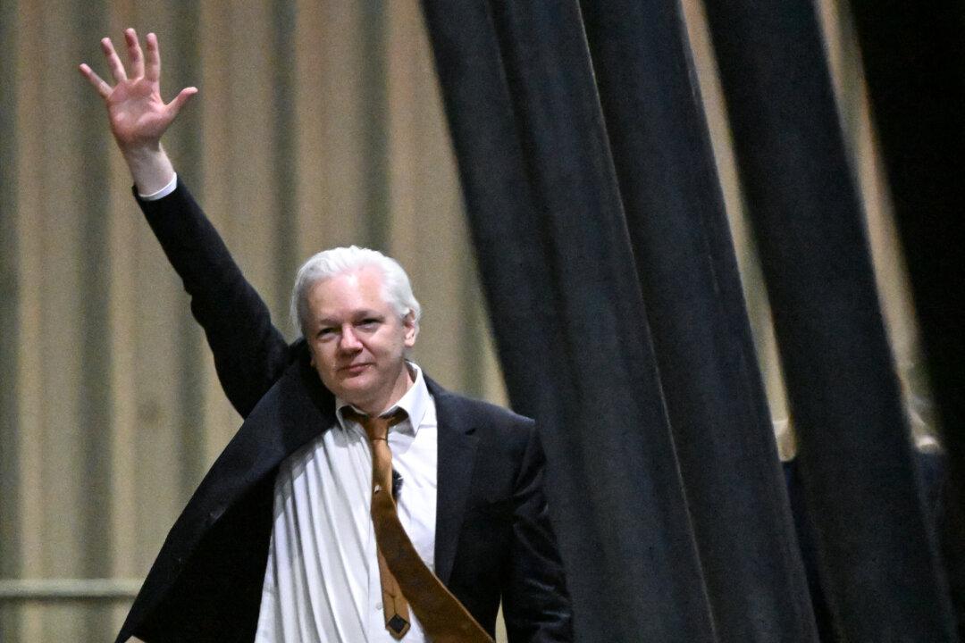 Australian MPs, Advocates Urge Biden to Fully Pardon Julian Assange