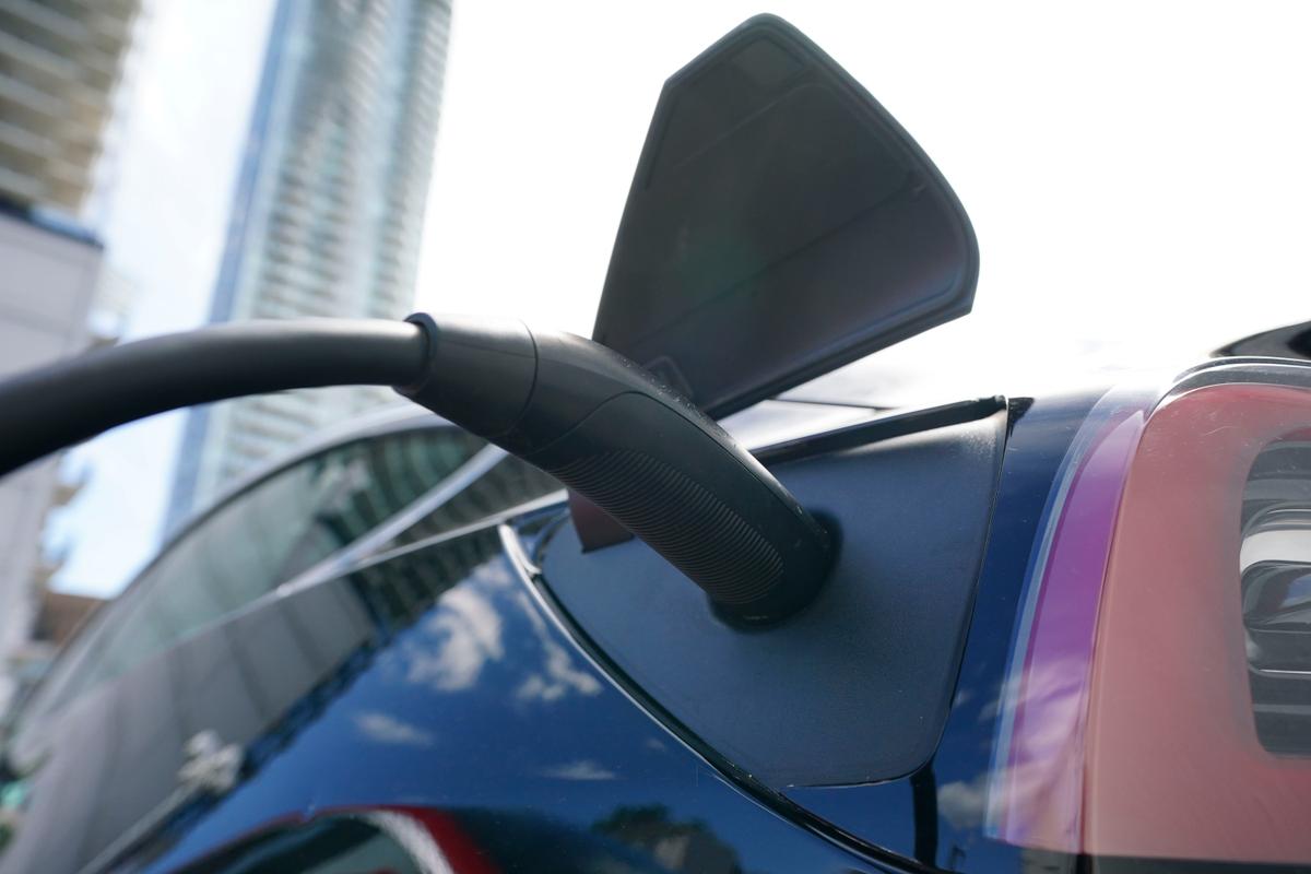 Billions More in Subsidies Needed to Meet Federal EV Sales Goal, Auto Leaders Say