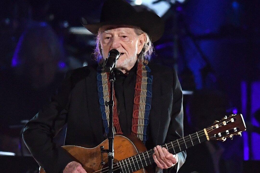 Willie Nelson, 92, Embarks on 2nd Leg of Outlaw Music Tour With Bob Dylan, 84