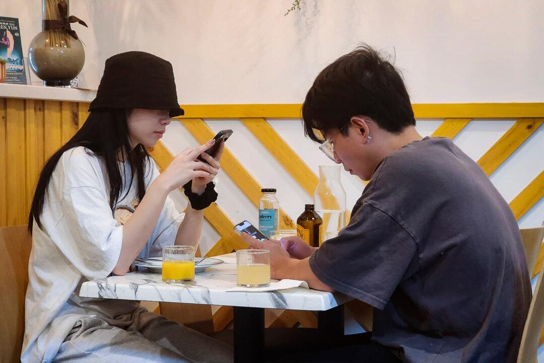 3G Network Shutdown Imminent, As Authorities Campaign to Keep Users Connected