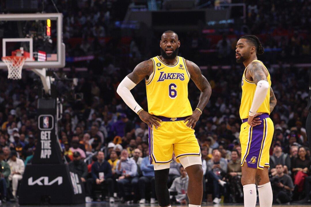 LeBron James Opts Out to Seek New Deal With Lakers as D’Angelo Russell to Opt In