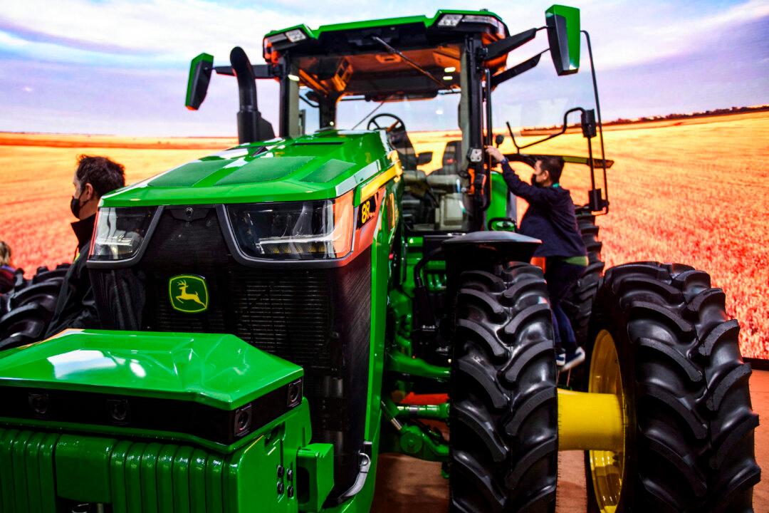 World’s Largest Agricultural Equipment Company to Cut Hundreds of Jobs