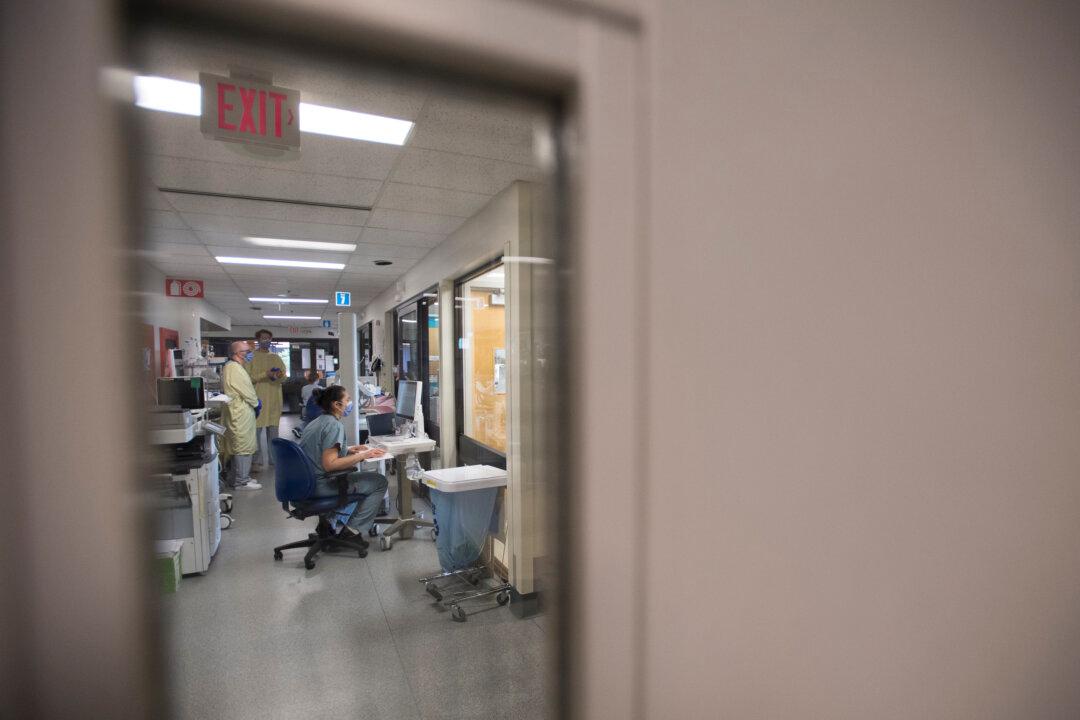 Fired Unvaccinated Health Workers in BC to Keep Seniority and Benefits if Rehired, Says Union