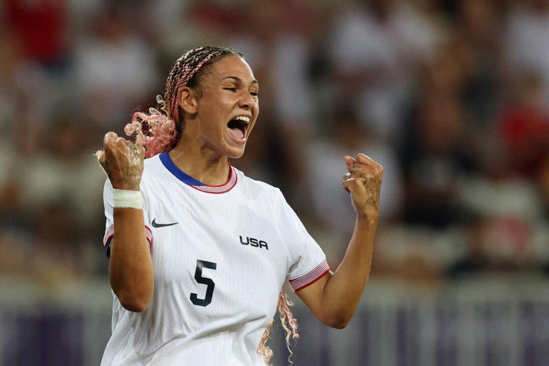 Rodman, Albert Spark US Women’s Soccer Team to Sweep of Group Play at Olympics