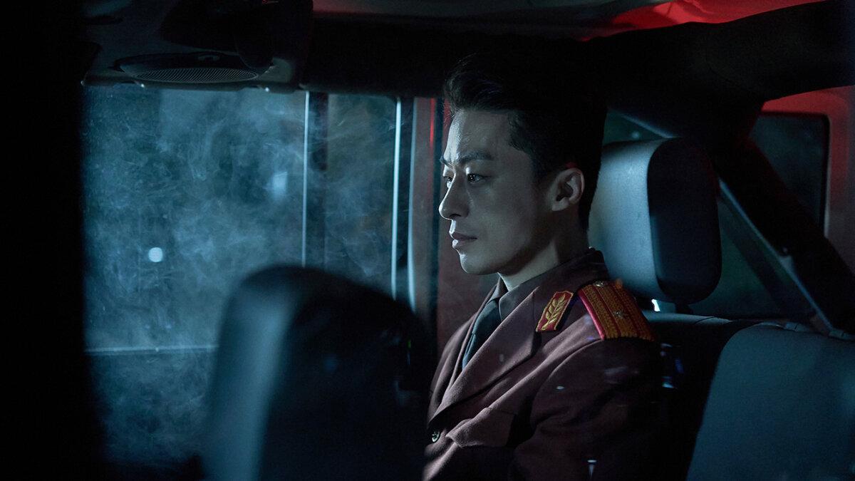 Field Officer Li Hyun-sang (Koo Kyo-hwan) hunts down defectors, in “Escape.” (Megabox Plus M)
