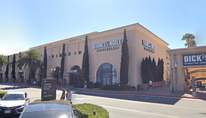 One Killed, One Seriously Injured in Robbery at Newport Beach Shopping Mall