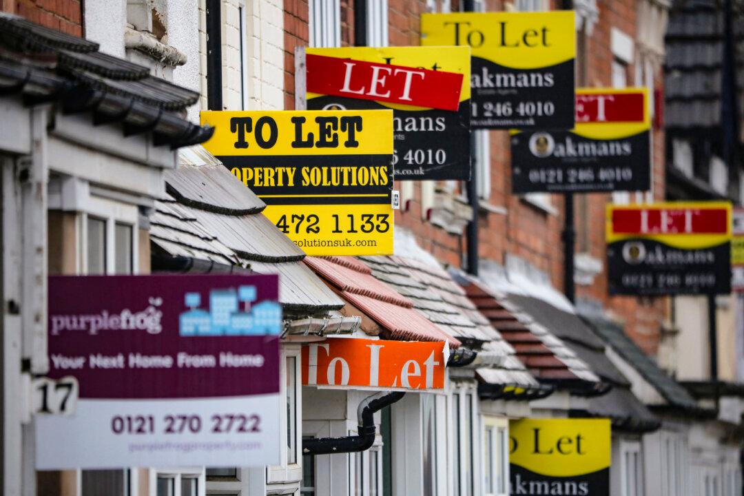 UK Private Monthly Rents Hit Record High, Property Site Reports