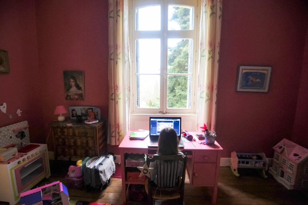 eSafety Sets Deadline for Online Industry to Protect Children from Pornography