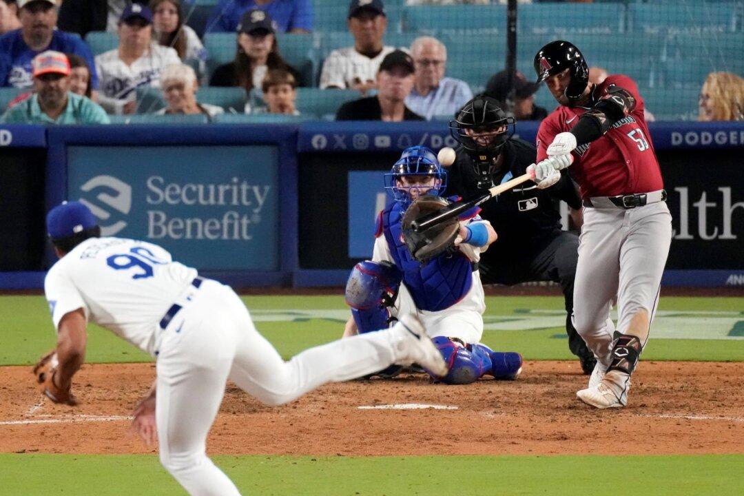 Walker Continues to Thrive at Dodger Stadium, Hitting Two Homers in Diamondbacks’ Rout