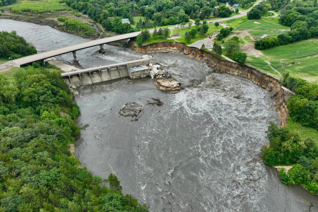 Bridge Near Minnesota Dam May Collapse; Officials Say They Can Do Little to Stop It