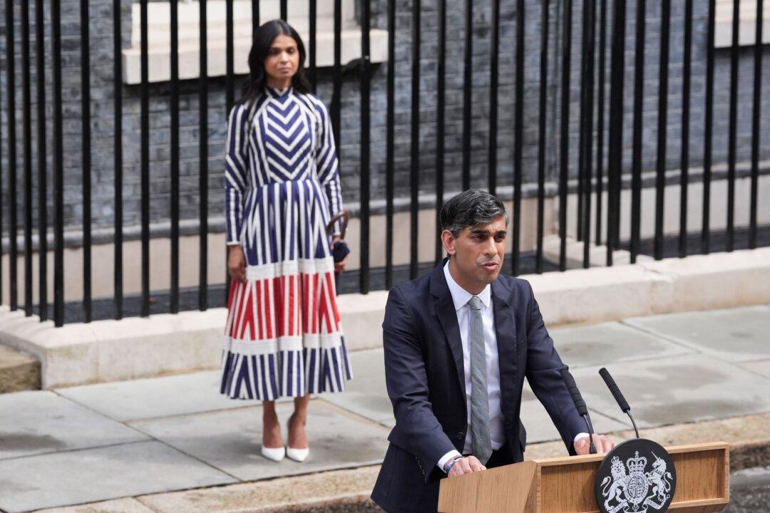 Sunak to Quit as Conservative Leader Following Labour Landslide