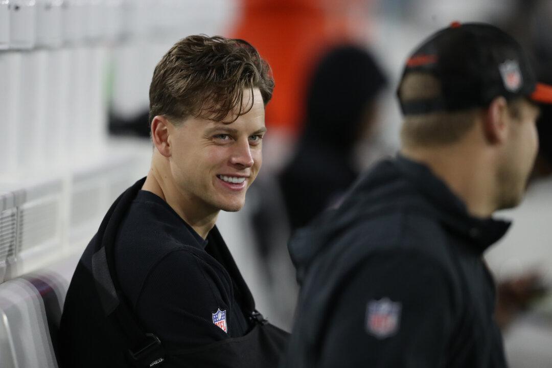 QB Joe Burrow Started Playing Piano to Help Recover From Wrist Injury