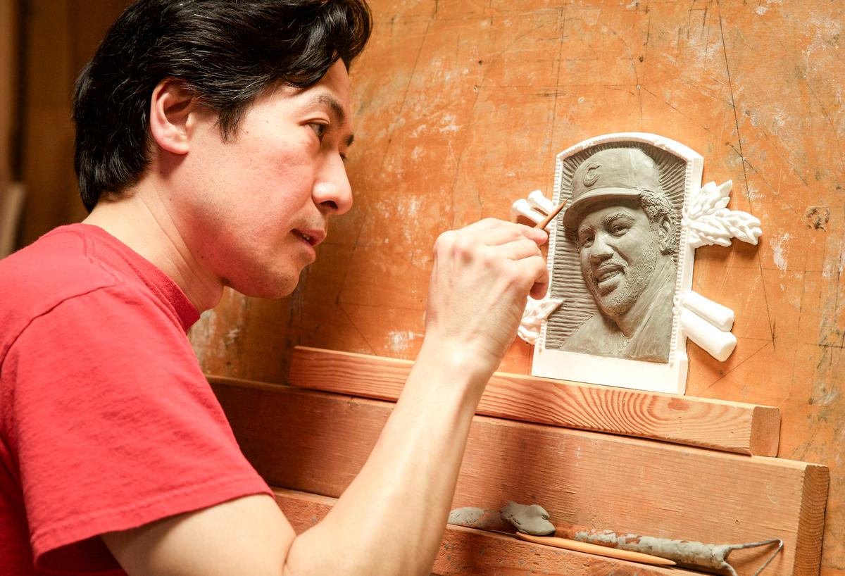 Sculptor Creates Baseball Immortals’ Plaques