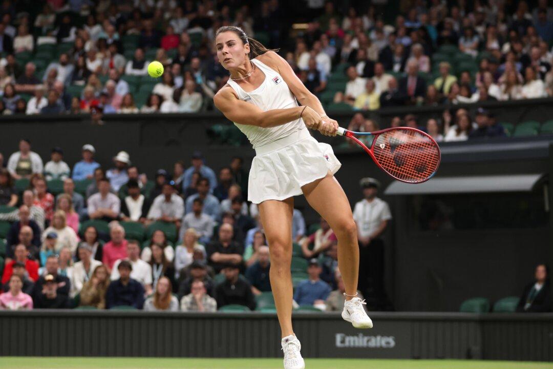 Coco Gauff Unable to Change Gameplan at Wimbledon in Loss to Emma Navarro