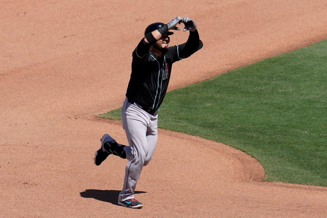 Suárez Delivers Two Huge Hits Late as Diamondbacks Defeat Padres