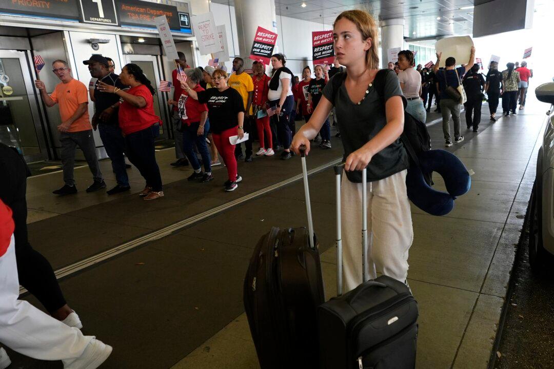 More Than 3 Million Pass Through US Airport Security in a Day for First Time as Travel Surges
