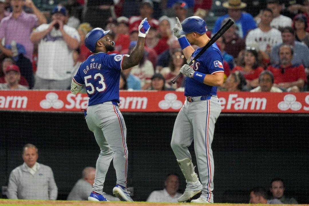 Late García Home Run Lifts Rangers Over Angels, Pushing Winning Streak to Five