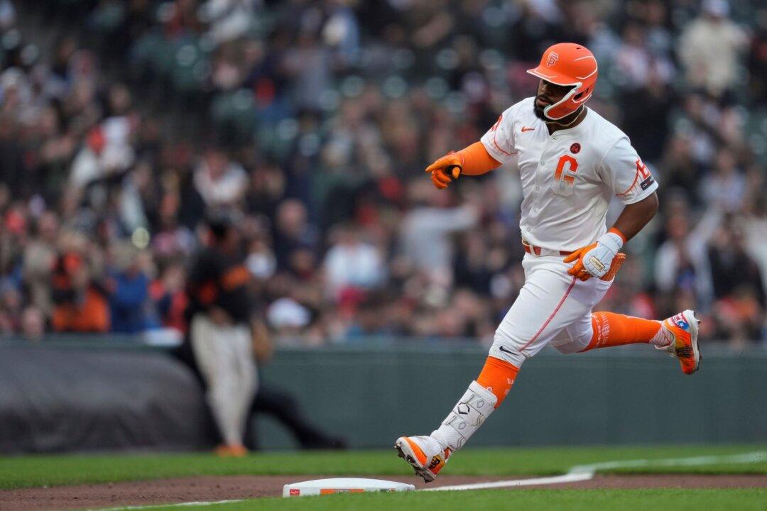 Unlikely Giants Rally in Ninth Inning Produces Walk-Off Win Over Blue Jays