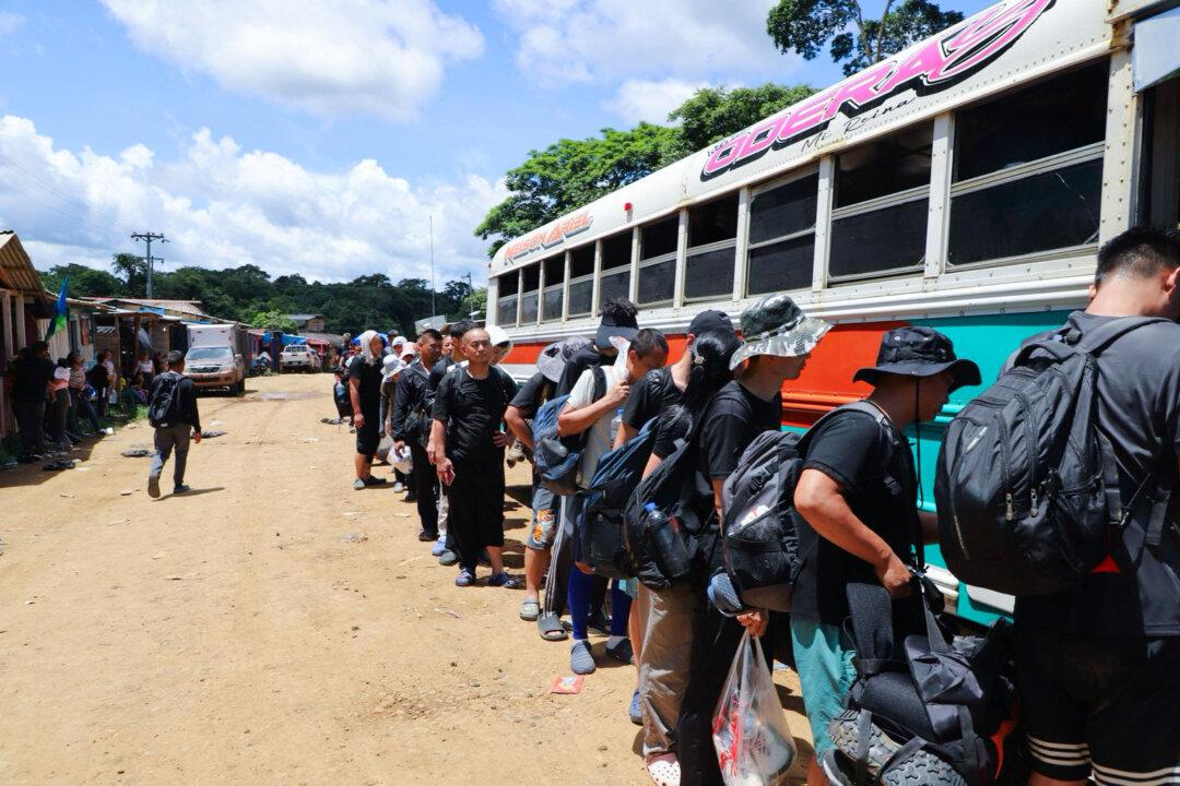 Homeland Security Deports Chinese Illegal Immigrants on Charter Flight