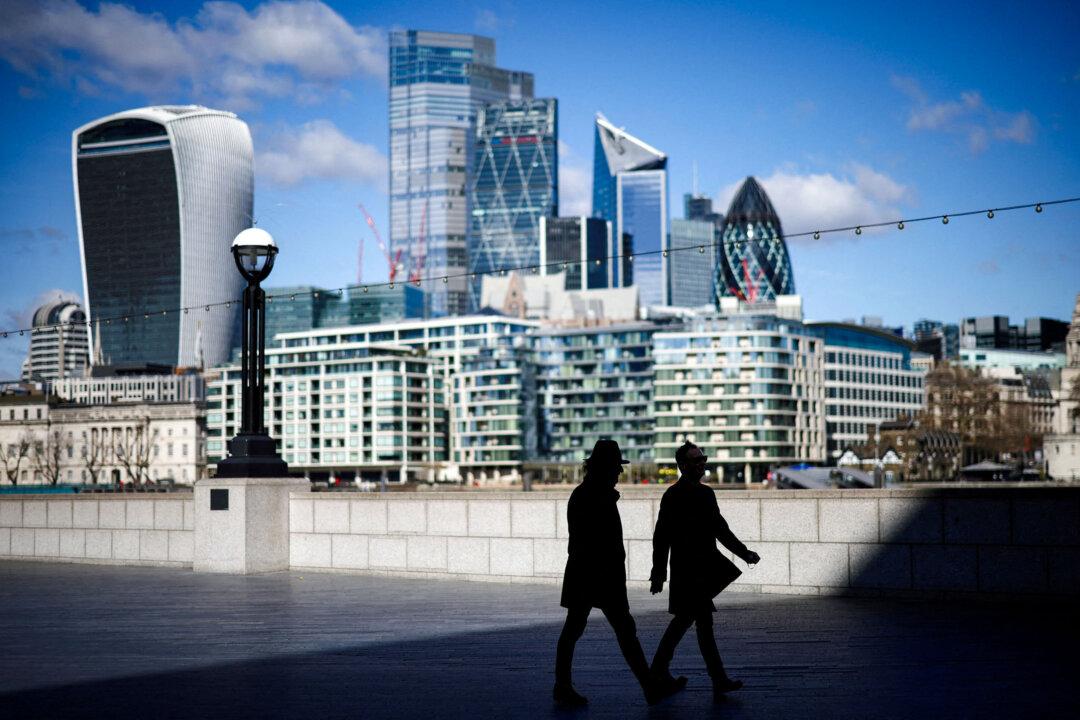 UK CFOs Report Drop in Business Optimism Amid Tax Changes and Global Tensions