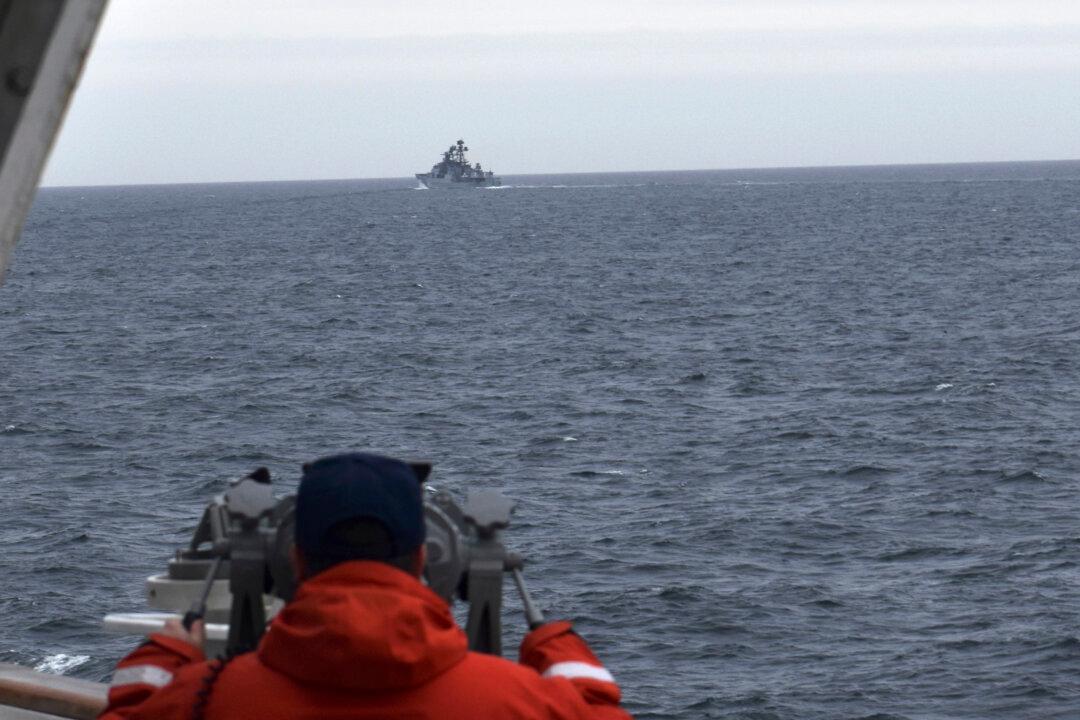 US Coast Guard Detects Chinese Military Ships Near Alaska