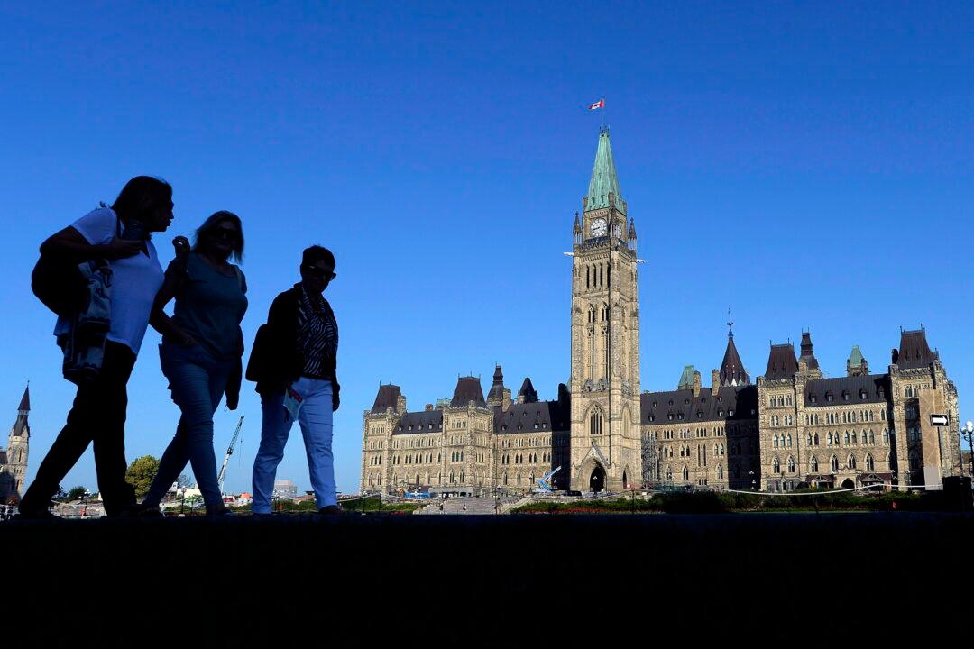 Nearly Half of Canadians Want the Federal Bureaucracy Reduced: Survey