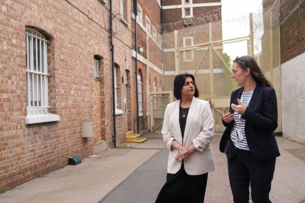 Justice Secretary Shabana Mahmood (L), with Governor Sarah Bott at HMP Bedford in Bedfordshire, England, on July 12, 2024. (Joe Giddens/PA Wire)