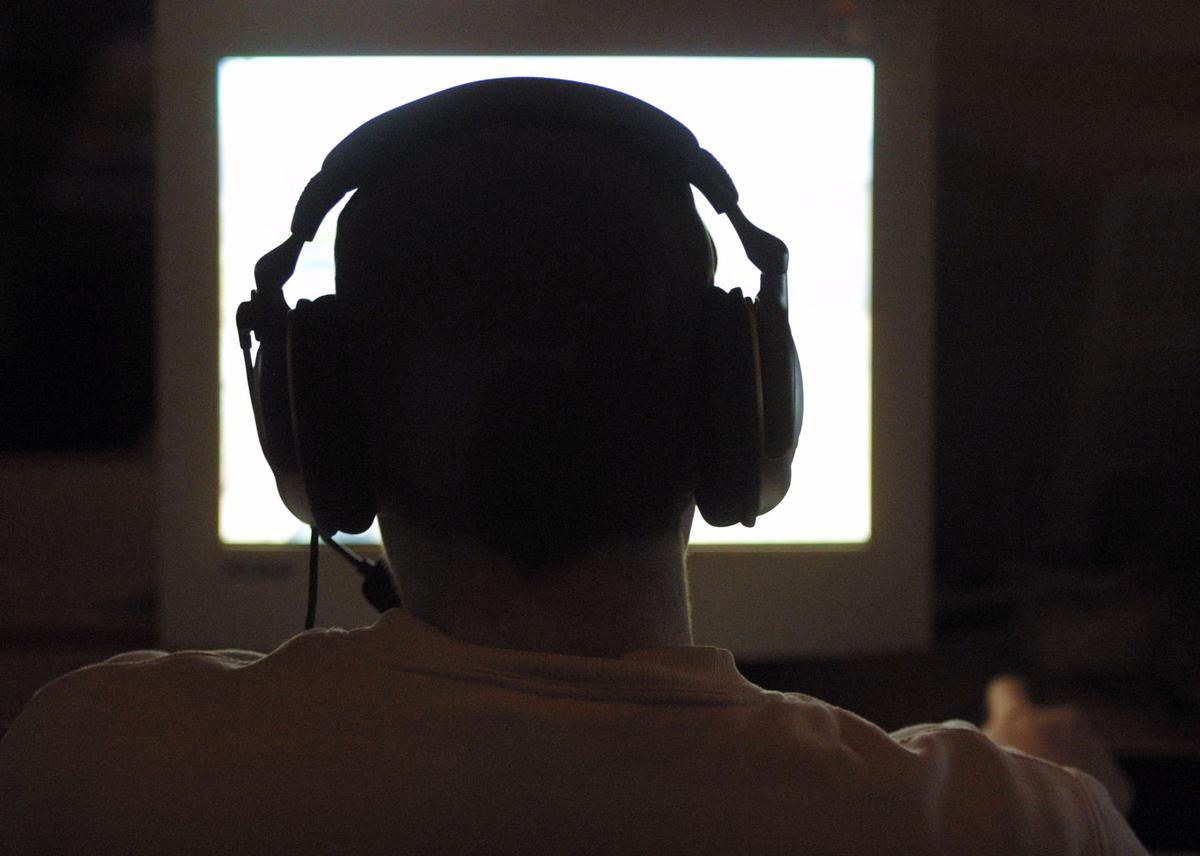 Probe Into Link Between Harmful Pornography and Health, Emotion