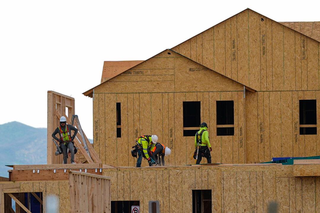 Falling Mortgage Rates Fail to Spark Buyer Interest as Applications Plunge