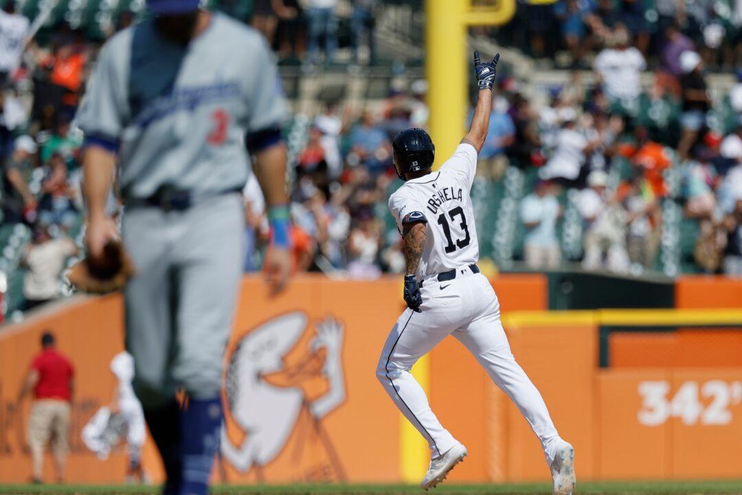 Gio Urshela Hits 2-Run Homer, Tigers Score 7 Runs in 2 Innings to Stun Dodgers 11–9