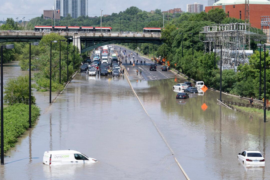 Toronto Firefighters Rescue People From Vehicles Amid Flooding; Thousands Without Power After Heavy Rain