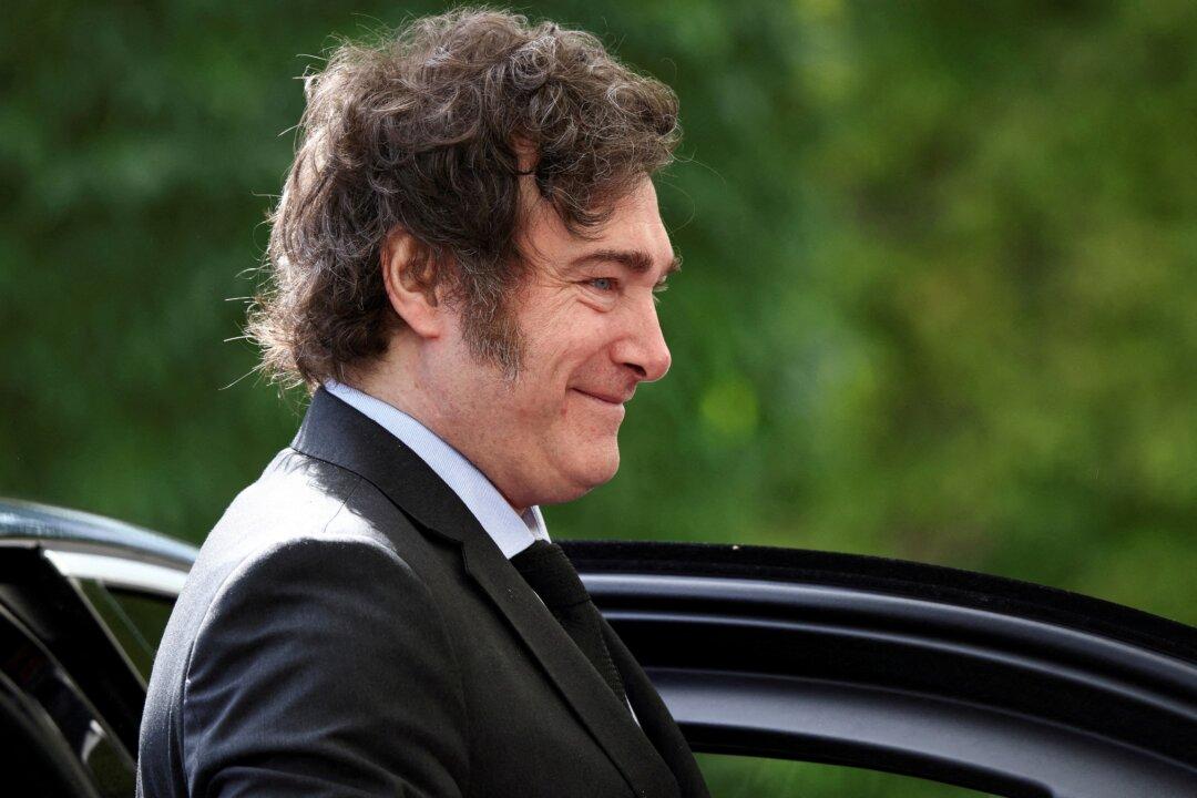 Argentina Posts 6 Months of Fiscal, Financial Surpluses