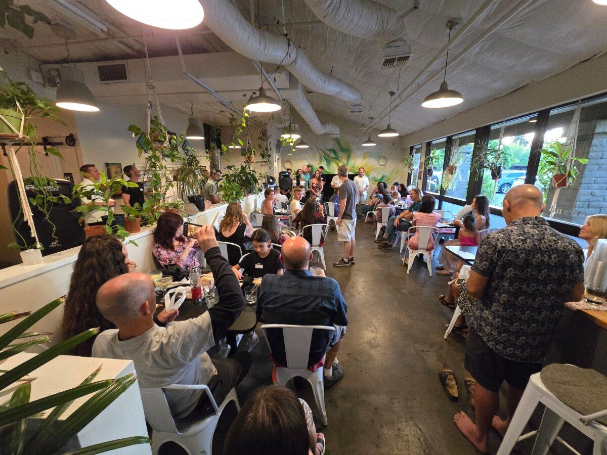 More than 50 unvaccinated singles attended a gathering in Phoenix, Ariz., on July 15, 2024 to meet and mingle and listen to health experts discuss ways to detoxify the body. (Allan Stein/The Epoch Times)