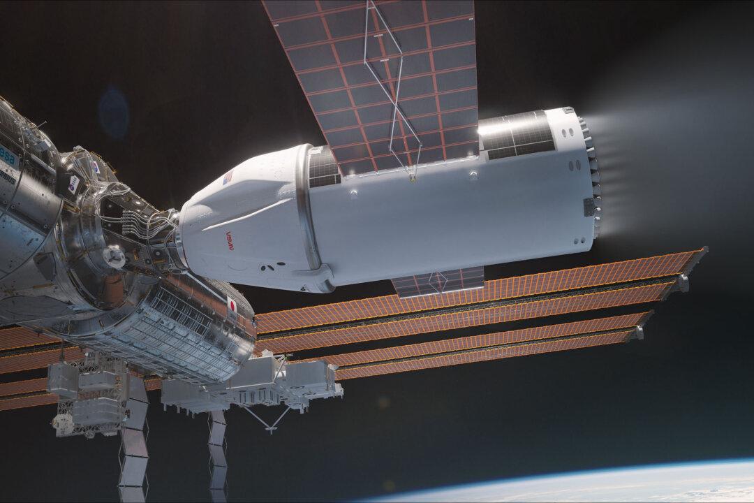 NASA, SpaceX Unveil Spaceship That Will Take International Space Station Out of Orbit