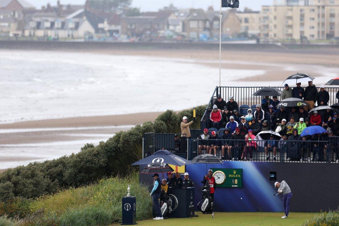 Justin Thomas Takes Early Lead at Open Championship