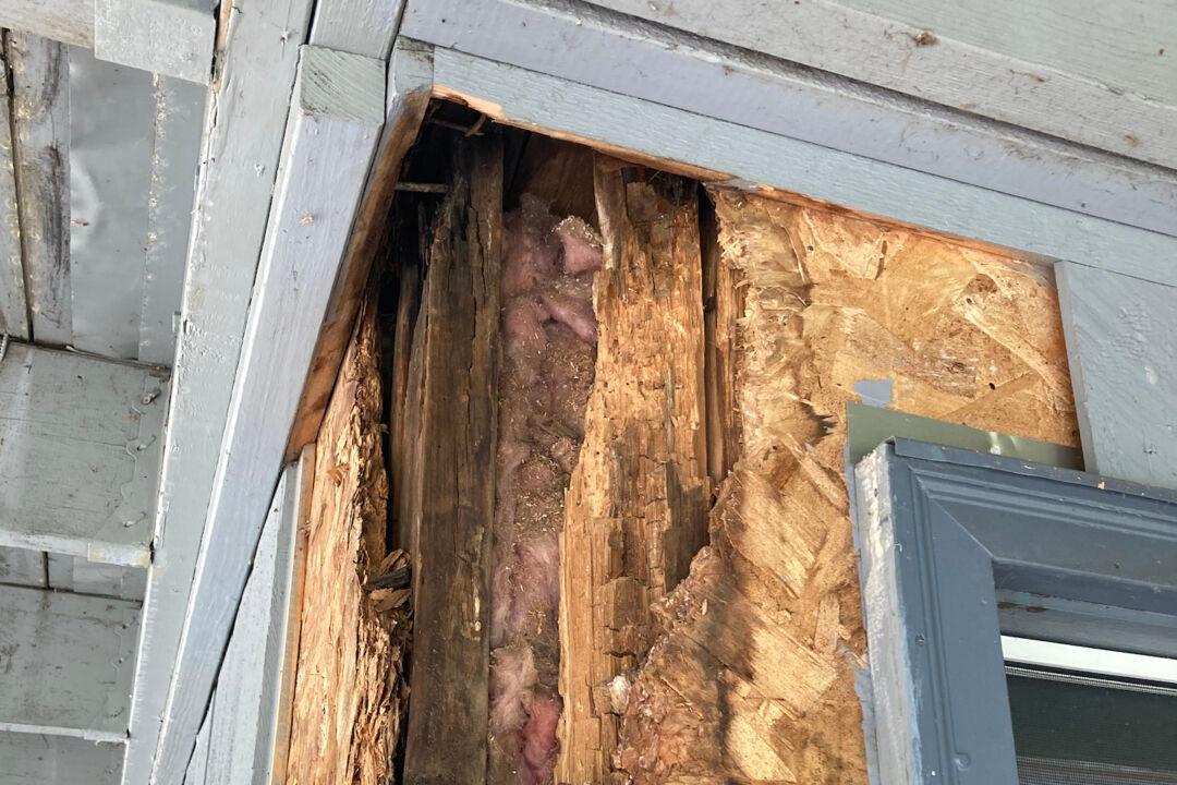 Ask the Builder: Bad Deck Flashing Causes Hidden Rot