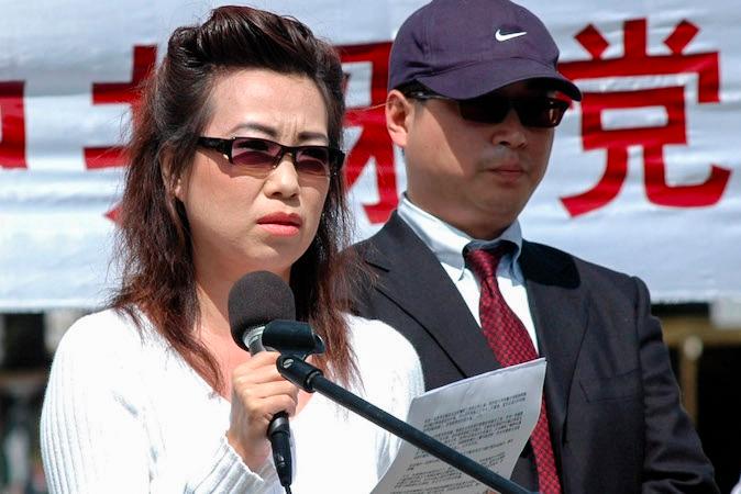 Whistleblowers Annie and Peter at a press conference in Washington, D.C., on April 20, 2006. It was their first public testimony about large scale organ harvesting atrocities in China. (The Epoch Times)