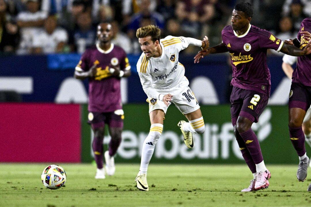 West-Leading Galaxy Fend Off Timbers 3–2