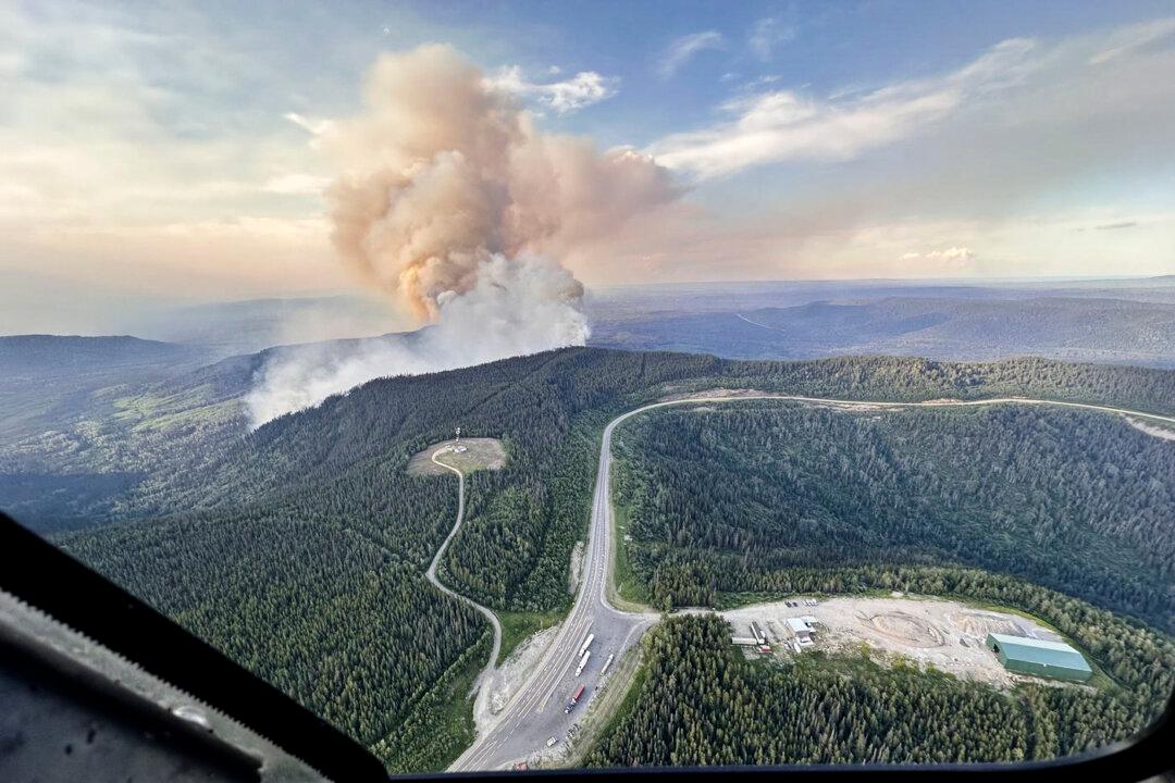 More Evacuation Orders in BC as Heat Wave Aids Lightning-Triggered Wildfires