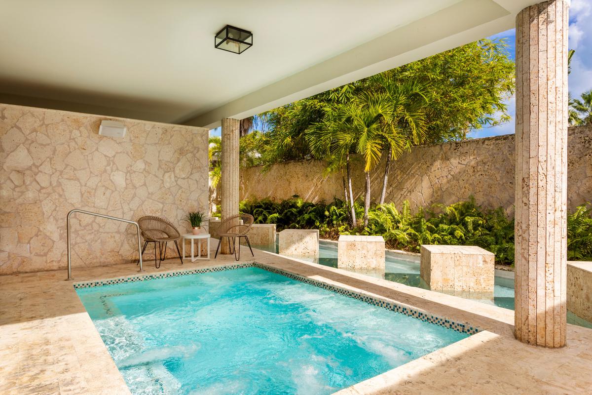 The Rainforest Spa incorporates elements of the surrounding rainforest, providing a unique and immersive spa experience. (Courtesy Hyatt Regency Grand Reserve)