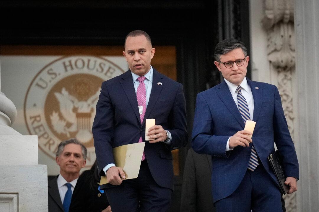 Republicans Favored to Take House, Poised for Government Trifecta