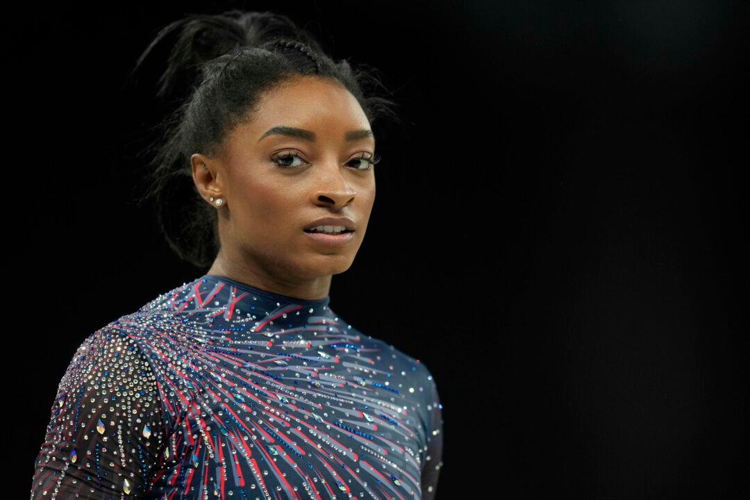 Biles Defends German Gymnasts on Crowded Paris Bus