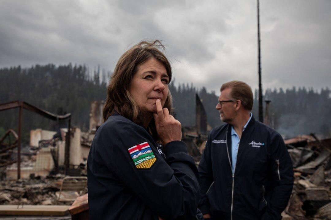 Premier Wants Bus Tours for Jasper Evacuees, Temporary Housing While They Rebuild