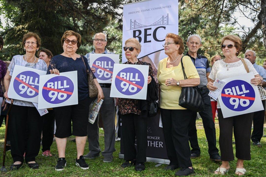 Protesters, Advocates Worry Quebec Is Complicating Access to Healthcare in English